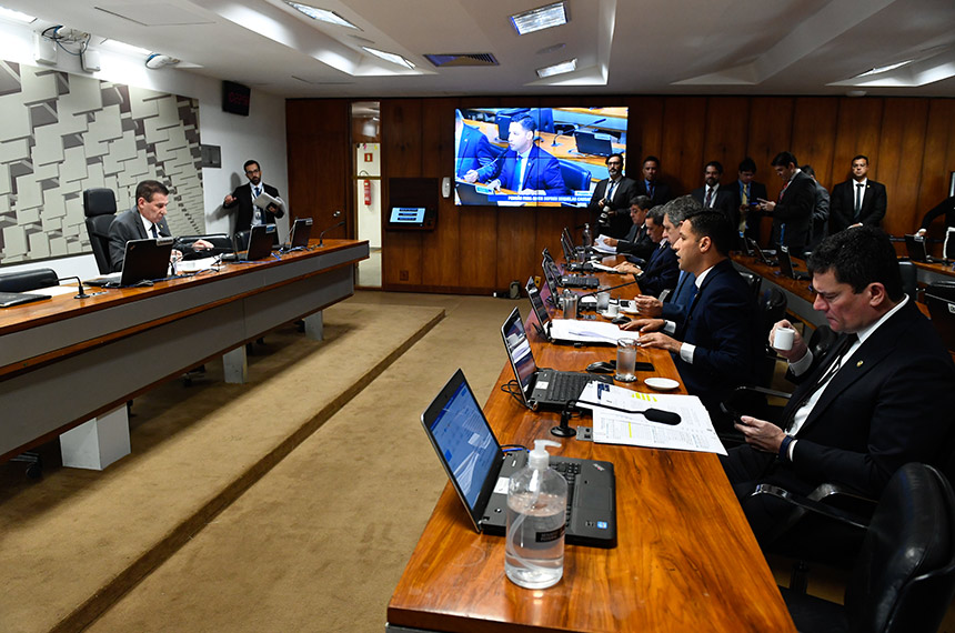 Doador poderá indicar destinação a fundos de pessoa idosa, aprova CAE — Senado Notícias