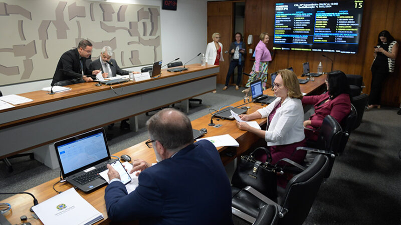 Aprovada suspensão de pagamento de dívidas de aposentados no RS — Senado Notícias