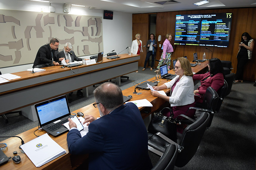 Aprovada suspensão de pagamento de dívidas de aposentados no RS — Senado Notícias