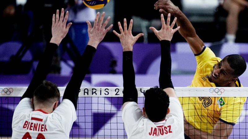 Vôlei: seleção masculina leva virada da Polônia, o 2º revés em Paris