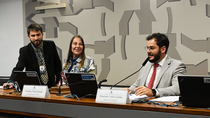 Nova política de migração é tema de debate nesta terça — Senado Notícias