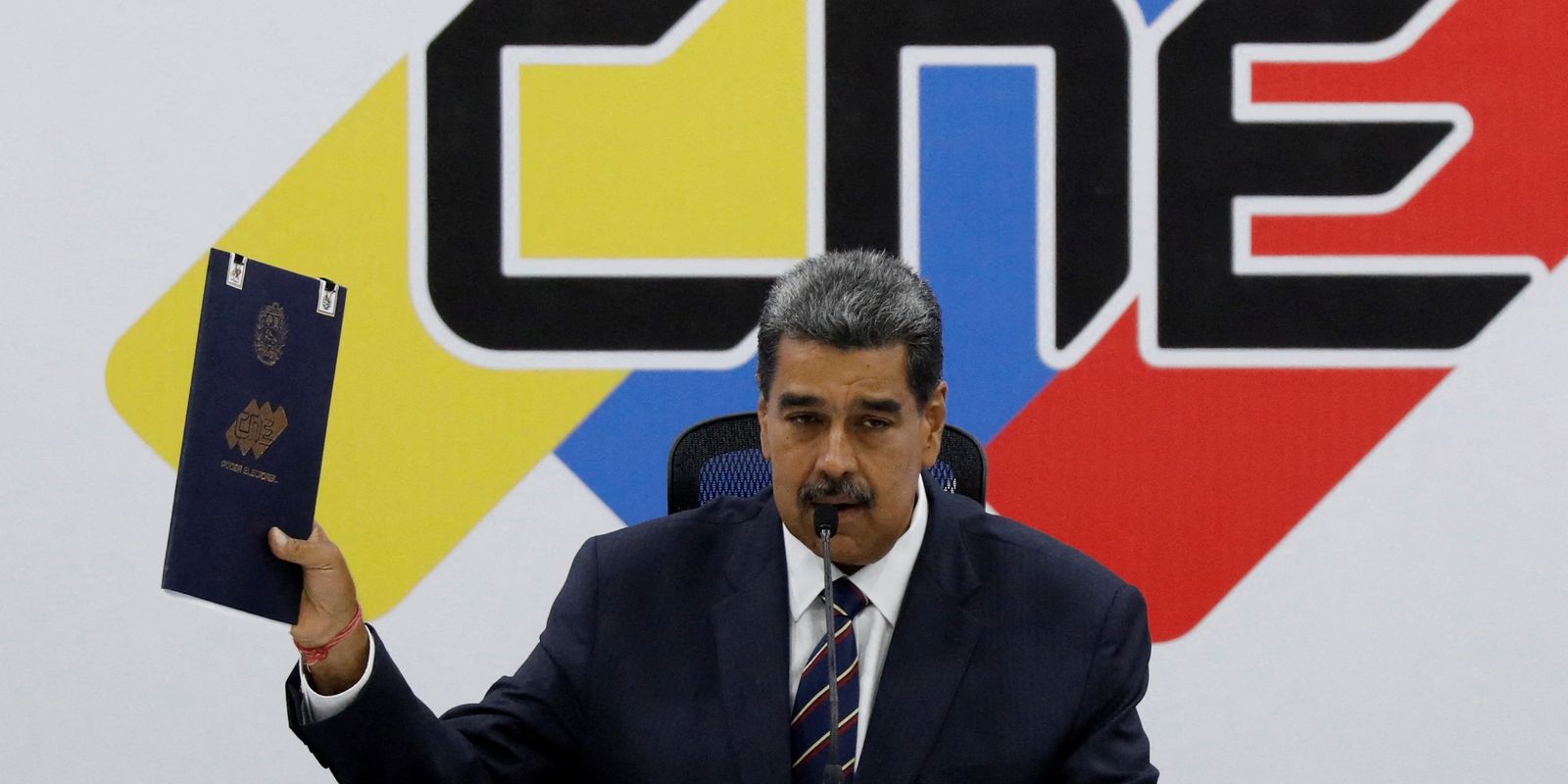 Maduro entrega atas eleitorais do seu partido à Justiça da Venezuela