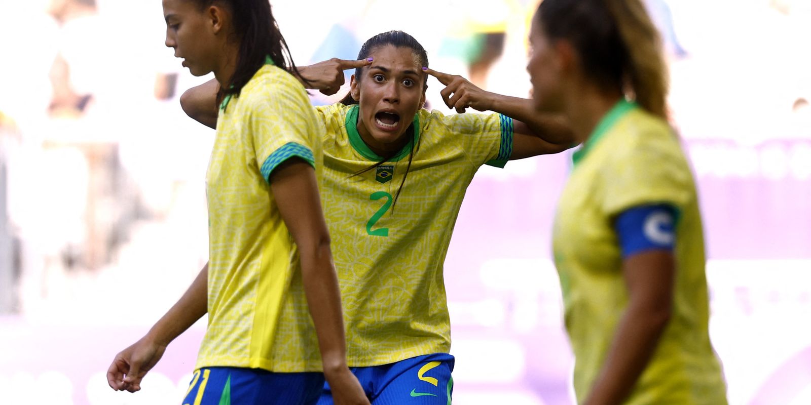 Futebol feminino perde para a Espanha, mas avança para as oitavas