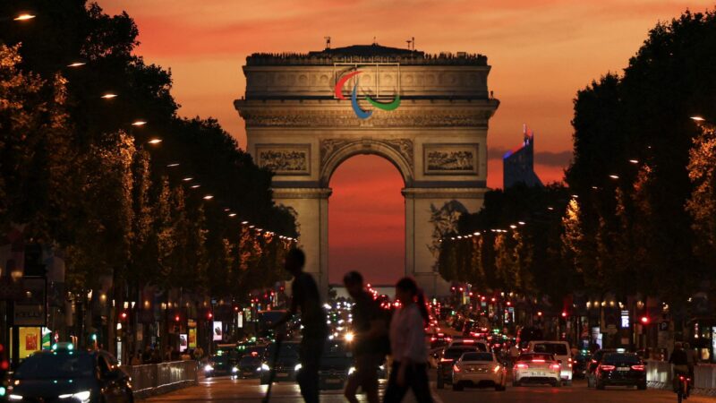 Paris 2024: Atletas brasileiros começam a chegar à Vila Paralímpica