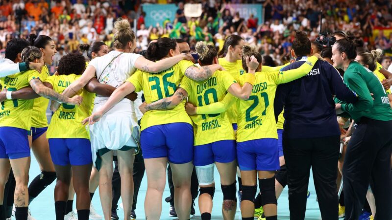 Brasil vence e avança às quartas do handebol feminino