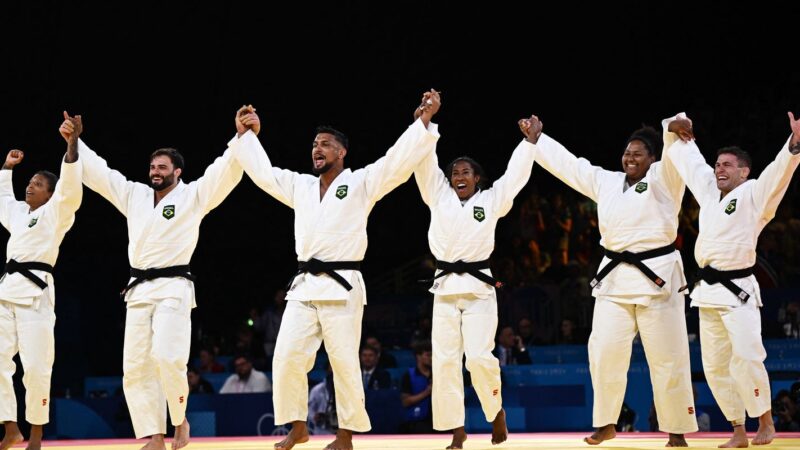 Judô brasileiro fecha Olimpíada com bronze por equipes