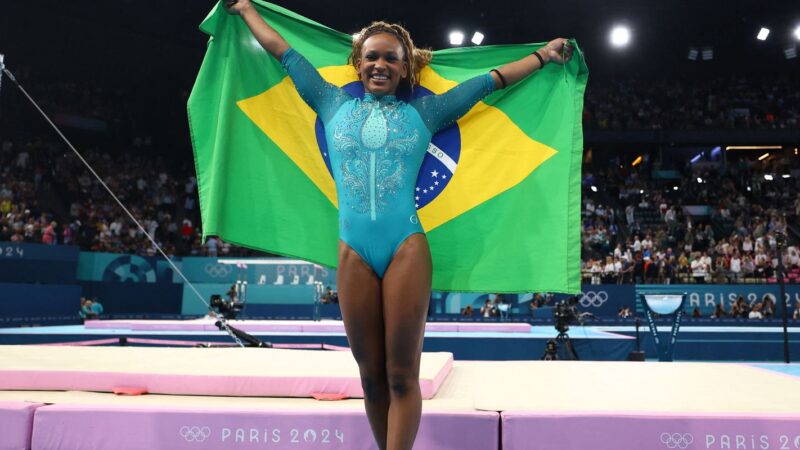 Rebeca Andrade é celebrada por lendas do esporte brasileiro