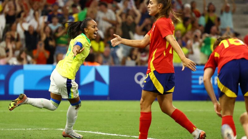 Brasil derrota Espanha e garante lugar na final do futebol feminino