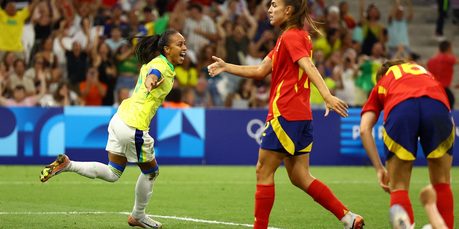 Brasil derrota Espanha e garante lugar na final do futebol feminino