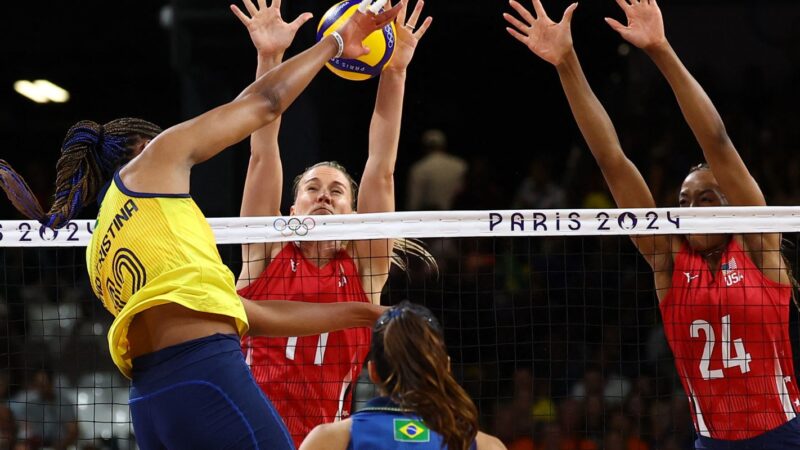 Brasil perde para os EUA e disputará bronze no vôlei feminino