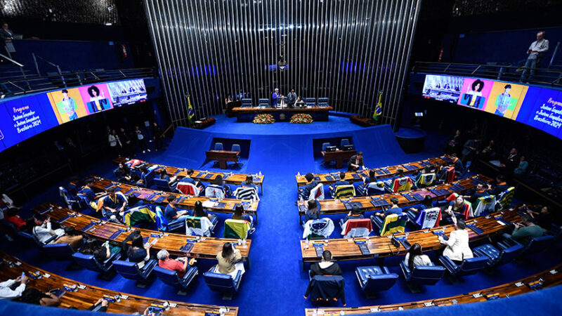 Jovens Senadores de 2024 tomam posse e iniciam atividades — Senado Notícias