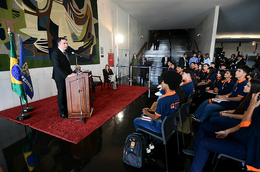 Jovens senadores representam oxigenação de ideias e iniciativas, diz Pacheco — Senado Notícias