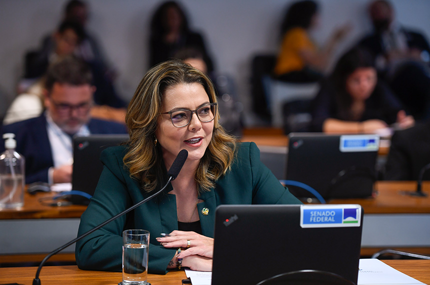 CAS aprova prorrogação de licença-maternidade em caso de internação — Senado Notícias