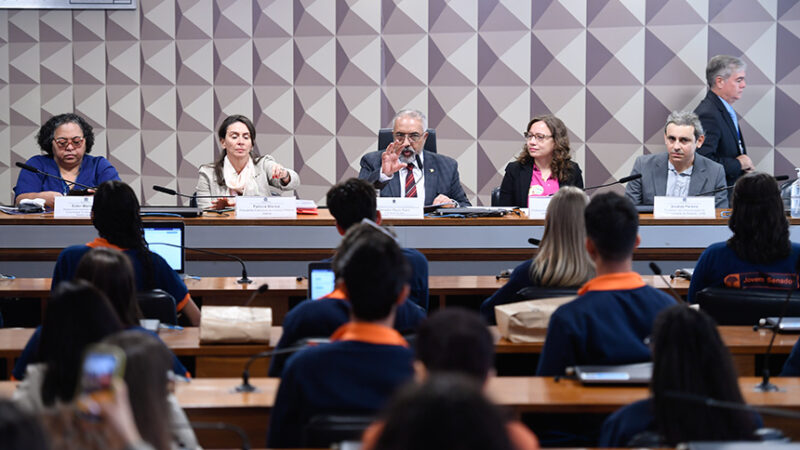 Ações na internet exigem reflexão e responsabilidade, avaliam debatedores — Senado Notícias