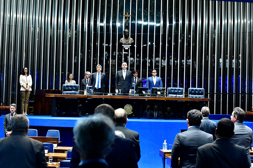 Pacheco presta homenagem a vítimas de acidente áereo e a Delfim Netto — Senado Notícias