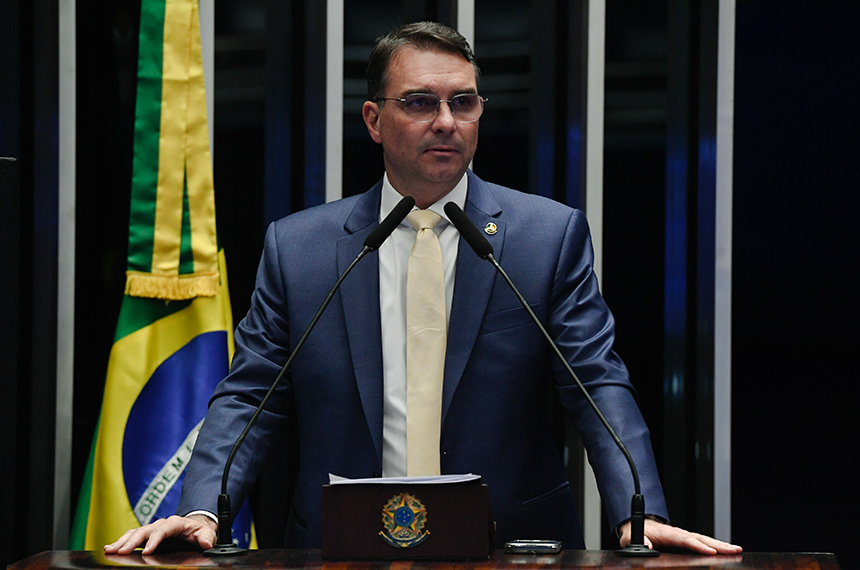 Flávio Bolsonaro pede impeachment de Alexandre de Moraes — Senado Notícias