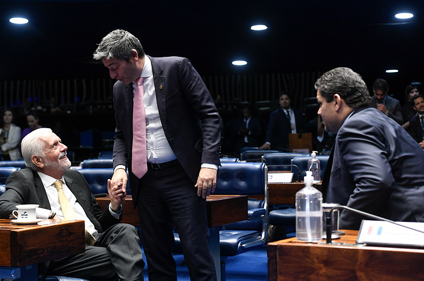 Reoneração da folha de pagamento terá votação retomada nesta terça — Senado Notícias