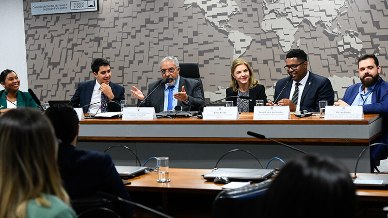 É preciso ouvir as demandas da juventude, dizem debatedores na CDH — Senado Notícias