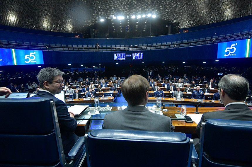 Sucesso internacional da Embraer é celebrado em sessão no Plenário — Senado Notícias