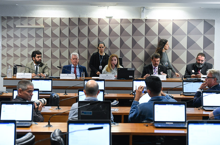 debatedores apontam urgência de redução de emissões poluentes — Senado Notícias