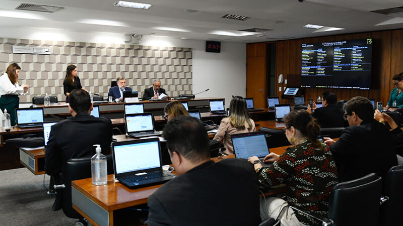 CE aprova inclusão de abordagens femininas nos currículos escolares — Senado Notícias