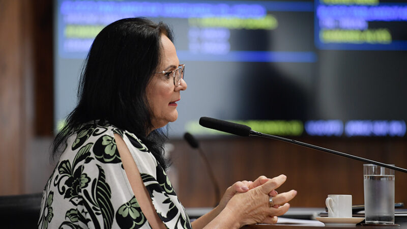 Prioridade a criança de colo e pessoa com mais de 80 anos vai à Câmara — Senado Notícias