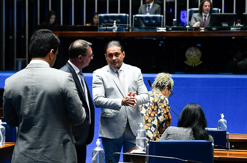 Senado aprova incentivos para pessoas com autismo no mercado de trabalho — Senado Notícias