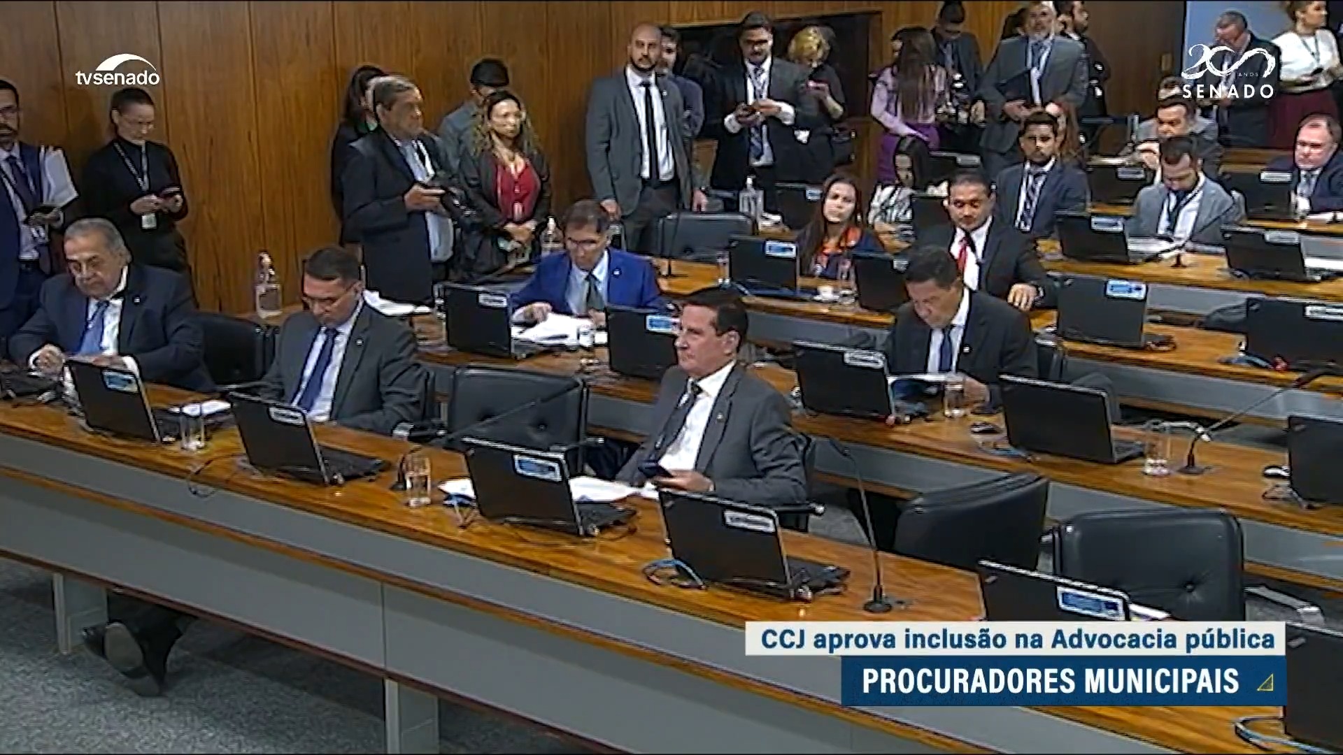 PEC dos procuradores municipais é aprovada pela CCJ e vai ao Plenário — Senado Notícias