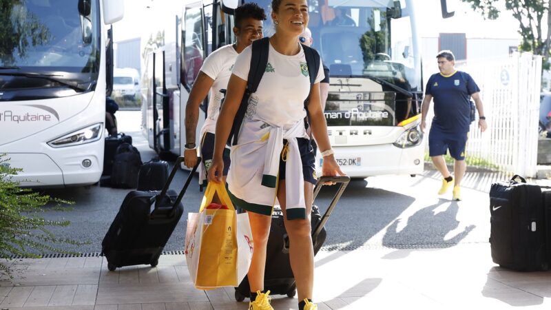 Seleção brasileira chega à Nantes para disputa das quartas de final