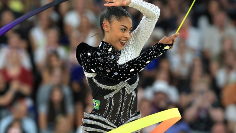 Ginástica rítmica: Bárbara Domingos põe Brasil em 1ª final individual