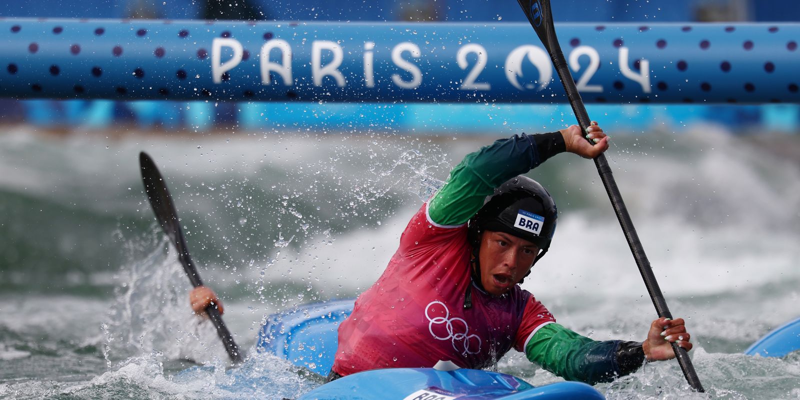 Olimpíade de Paris: Ana Sátila e Pepê avançam no caiaque cross