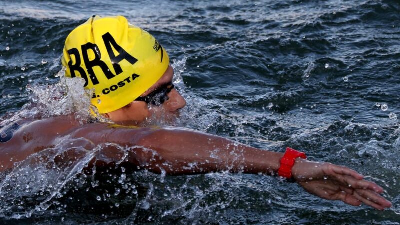 Guilherme “Cachorrão” estreia na maratona aquática, mas abandona prova