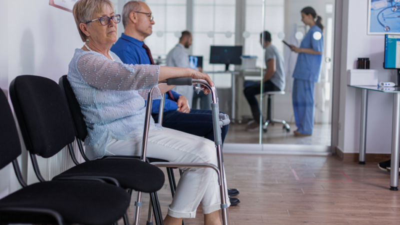 CDH analisa atendimento prioritário a bebês e idosos com mais de 80 anos — Senado Notícias