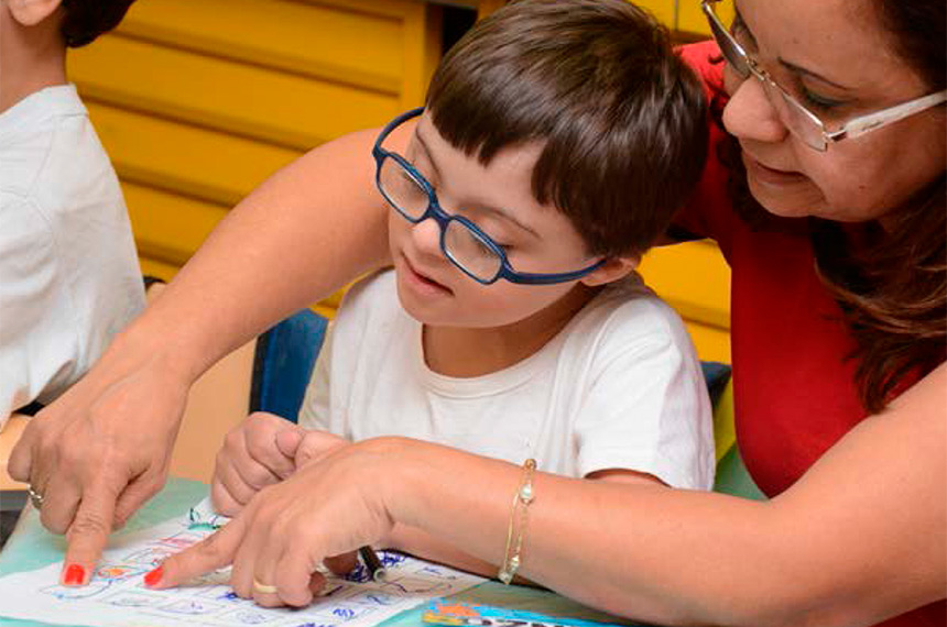 CE avalia obrigatoriedade de profissional de apoio escolar na educação especial — Senado Notícias