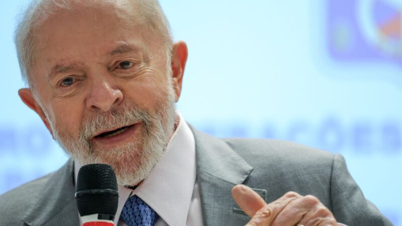 Lula critica privatizações de empresas públicas em visita à Telebras