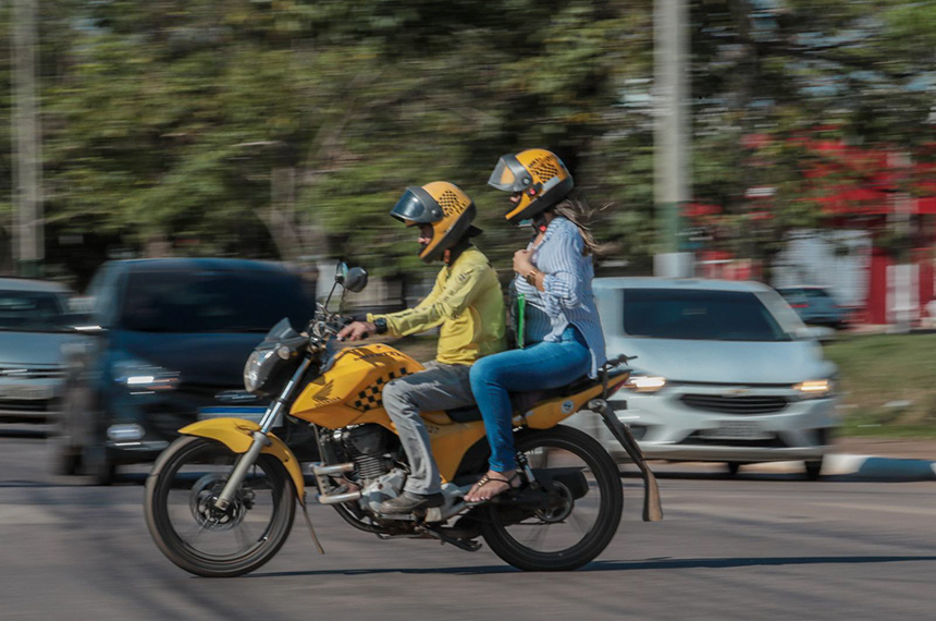 Projeto permite uso de aplicativo de transporte para mototáxi — Senado Notícias