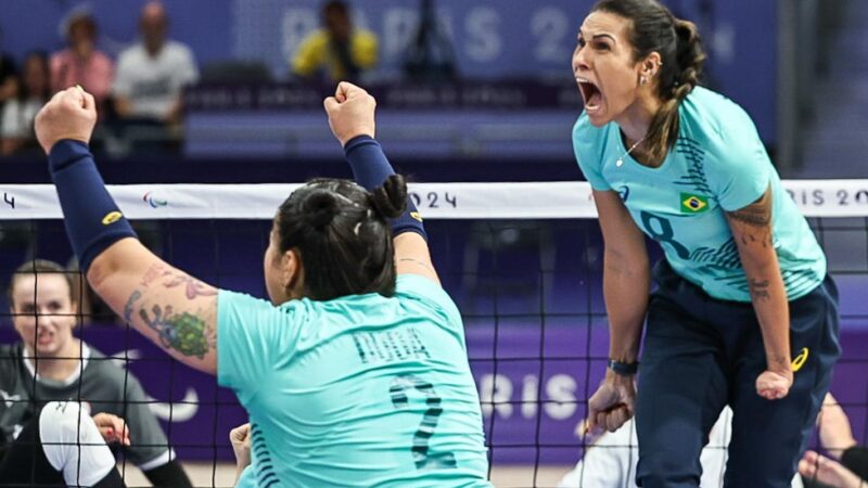 Seleção feminina de vôlei sentado vence a segunda em Paris