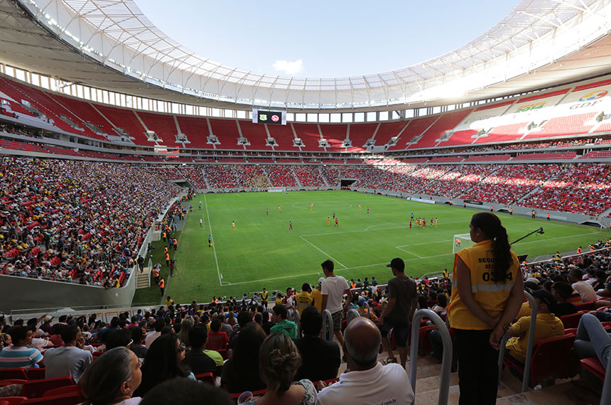 Comissão de Esporte discute vínculo trabalhista para árbitros — Senado Notícias