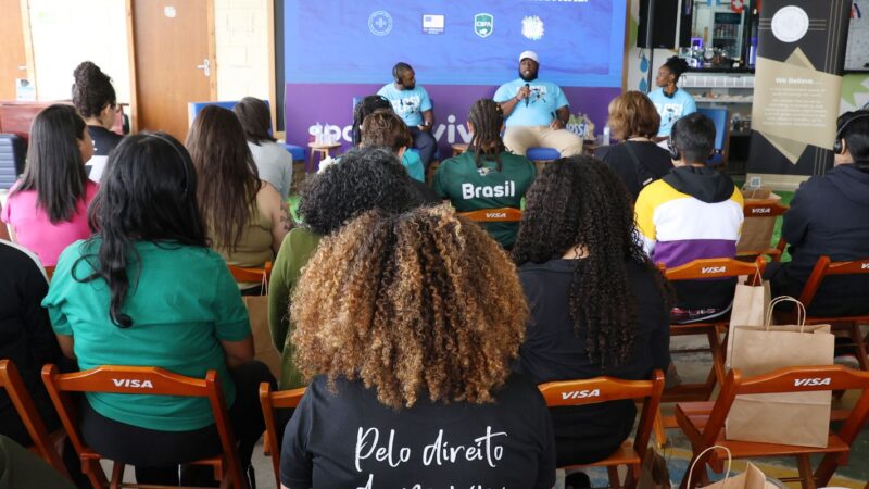 Evento em SP busca popularizar flag football entre as mulheres