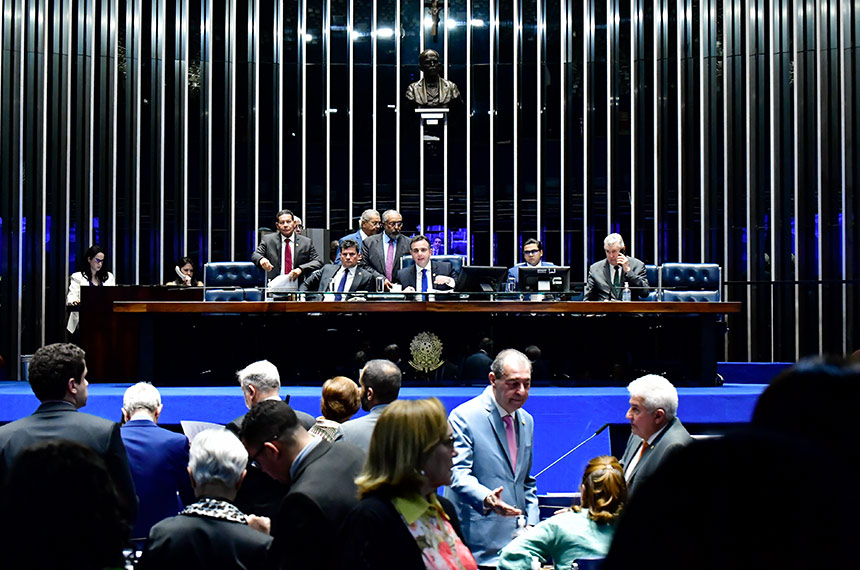 Suspensão da plataforma X gera debate em Plenário — Senado Notícias