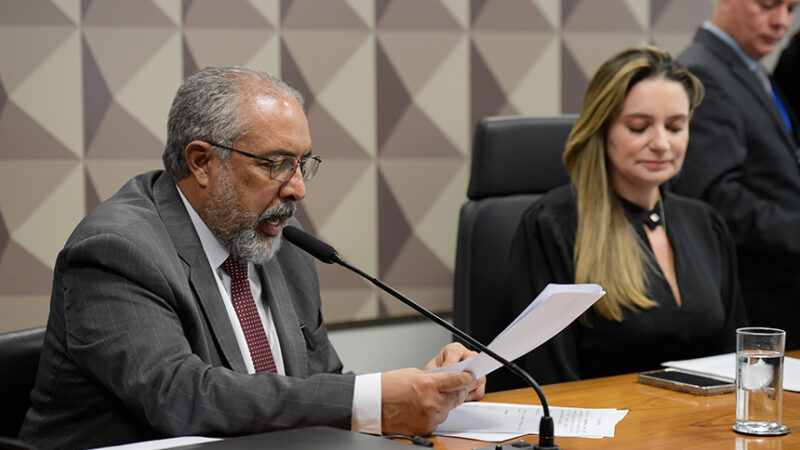 CDH aprova medalha para homens que atuam contra violência à mulher — Senado Notícias