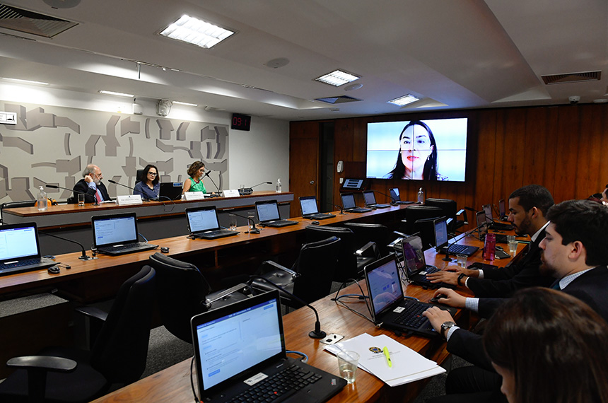 País engatinha no tratamento do transtorno alimentar, mostra debate — Senado Notícias