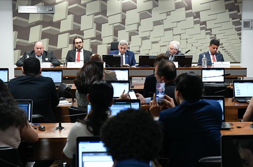 debatedores defendem cashback e isenção da cesta básica — Senado Notícias