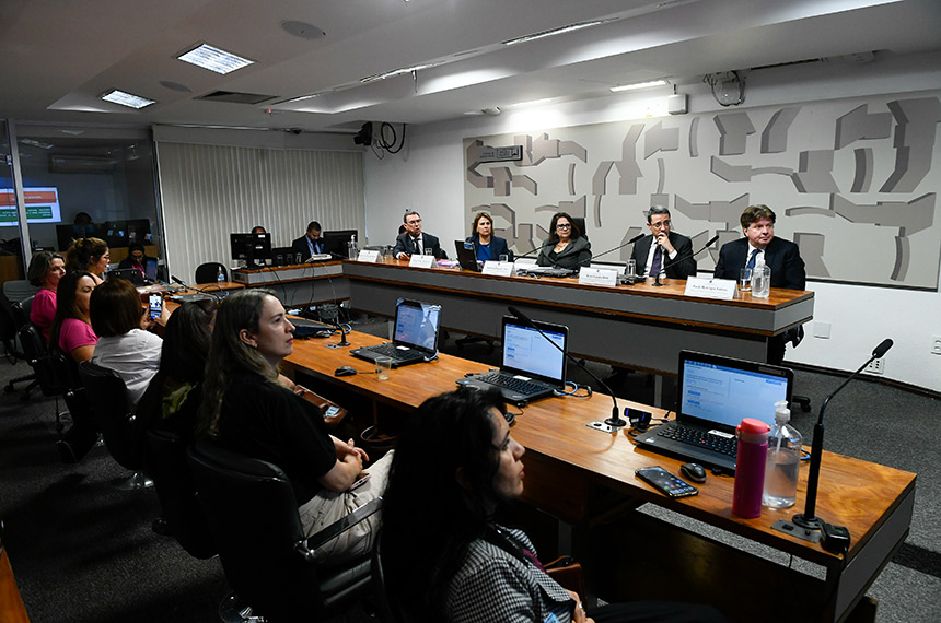 Debatedores querem avanços no tratamento da LAM, doença que afeta os pulmões — Senado Notícias