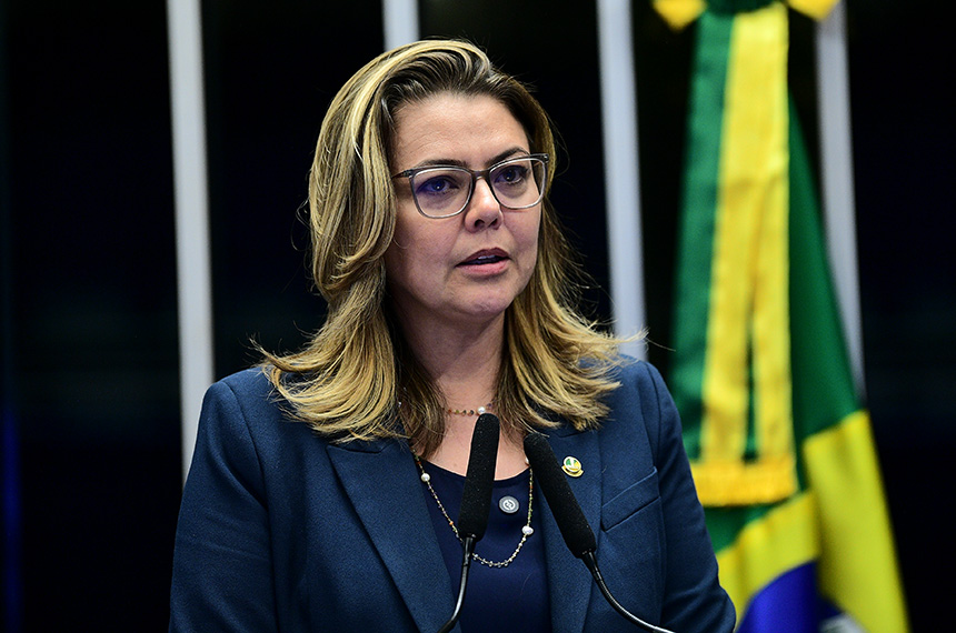 Leila Barros anuncia projeto para tornar lei mais dura contra incêndios criminosos — Senado Notícias