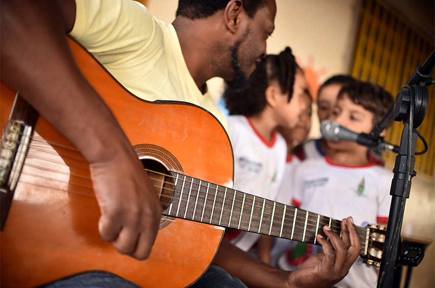 Sancionada lei que cria Semana Cultural Interescolar na educação básica — Senado Notícias