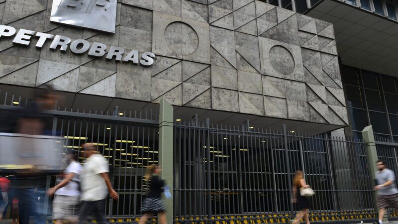 Petrobras atinge marca inédita de 1 milhão de acionistas na bolsa