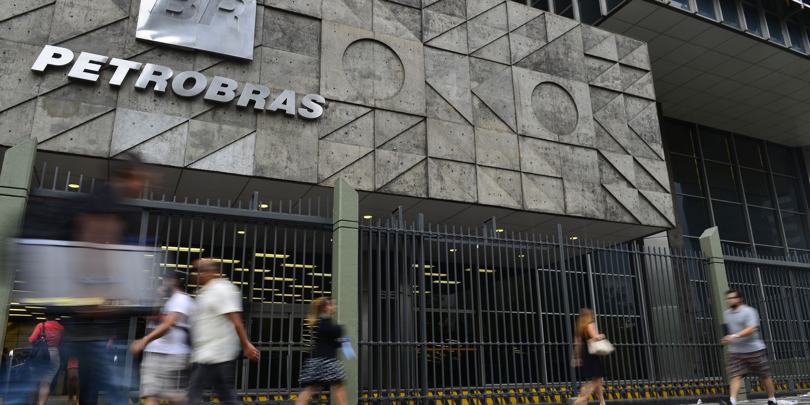 Petrobras atinge marca inédita de 1 milhão de acionistas na bolsa