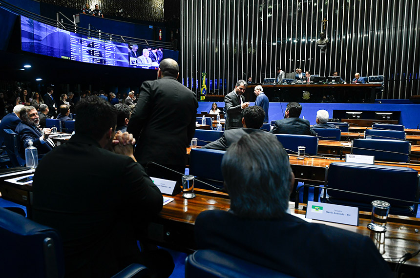 Aprovado projeto sobre parcelas remuneratórias de servidores da Câmara — Senado Notícias