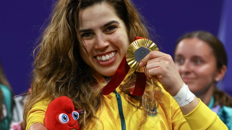 Ouro no parataekwondo, Carol Moura começou no esporte após assalto